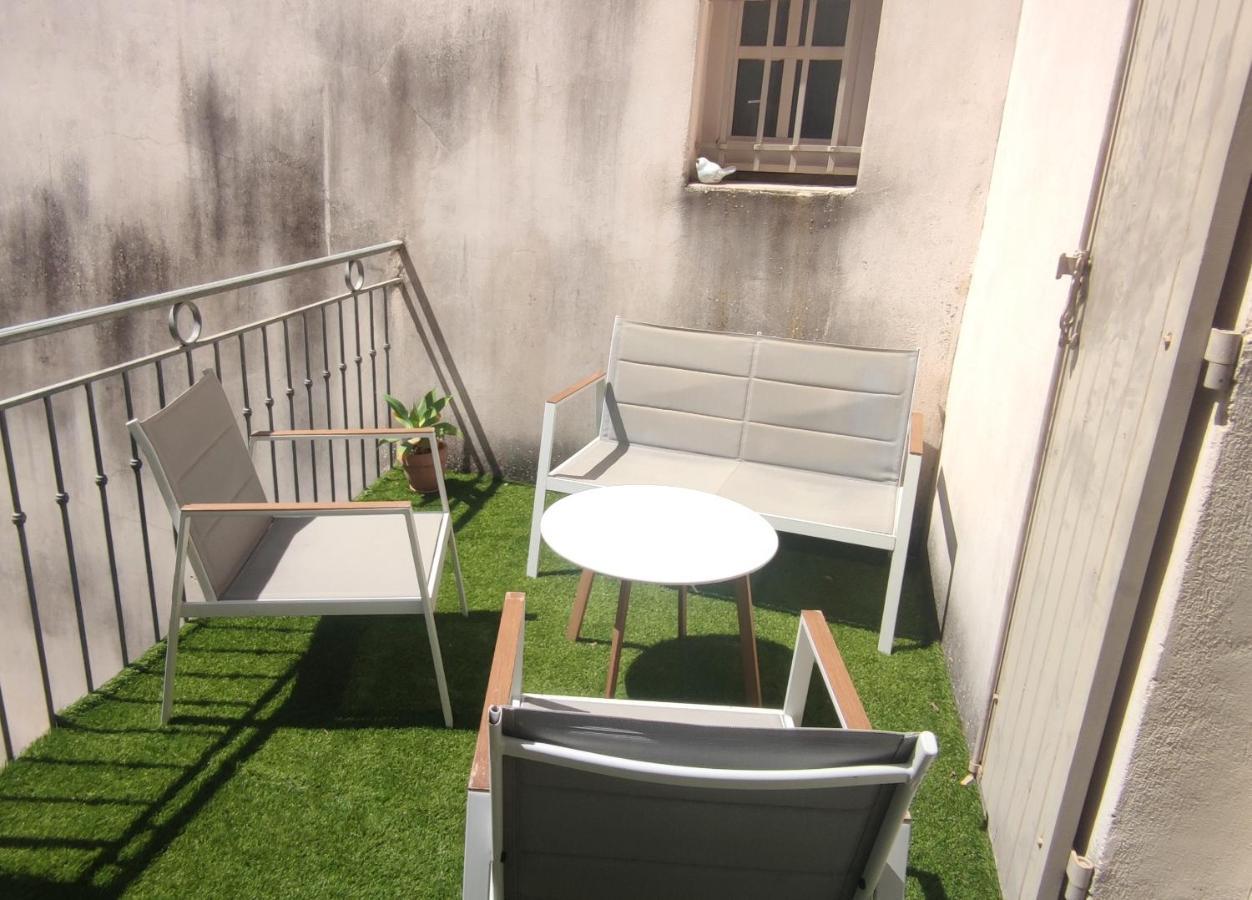 T3 Avec Sa Terrasse Au Coeur Du Village Medieval Sauzet  Exterior foto